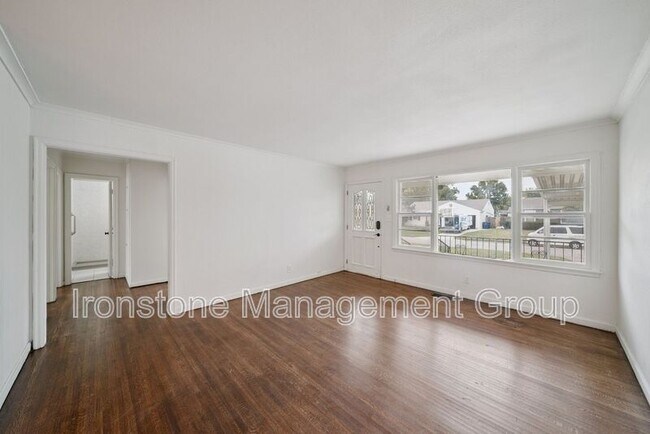 Foto del edificio - 219 E 45th Ct