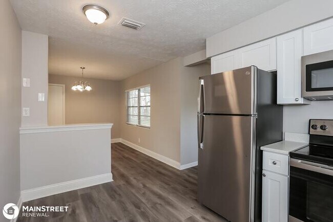 Foto del edificio - 7421 Deepwood Dr N