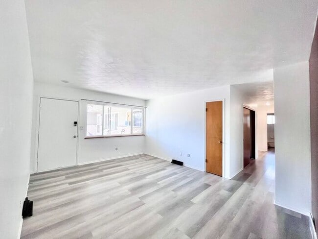 Building Photo - Updated 2bd/1ba Duplex in West Fort Collin...