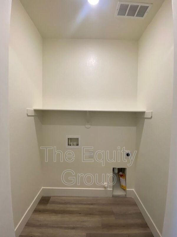 Building Photo - 1705 E Mesa Ct