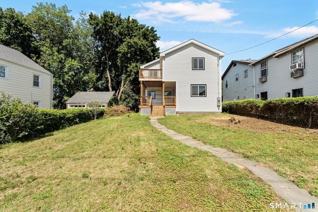 Building Photo - 810 Brewster St