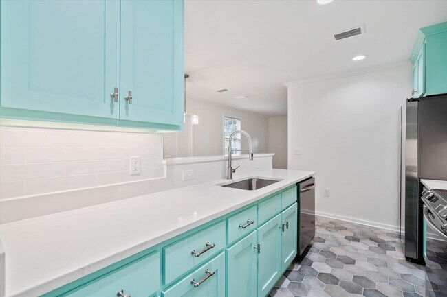 Foto del edificio - Remodeled Beauty in County Club Village