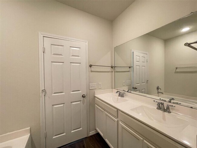 Building Photo - 25826 Llano Knoll Ln