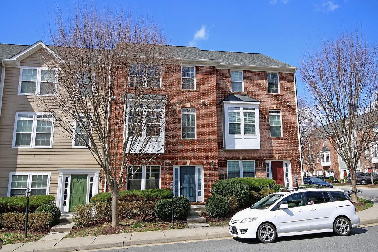 Foto principal - Spacious Cherry Hill Townhome