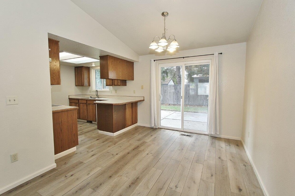 Primary Photo - 6883 W Parapet Ct