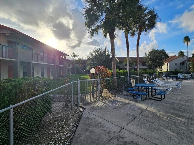 Foto del edificio - 5583 Courtyard Dr