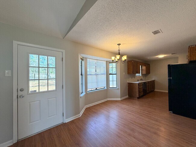 Foto del edificio - Beautiful Home Ready for You!