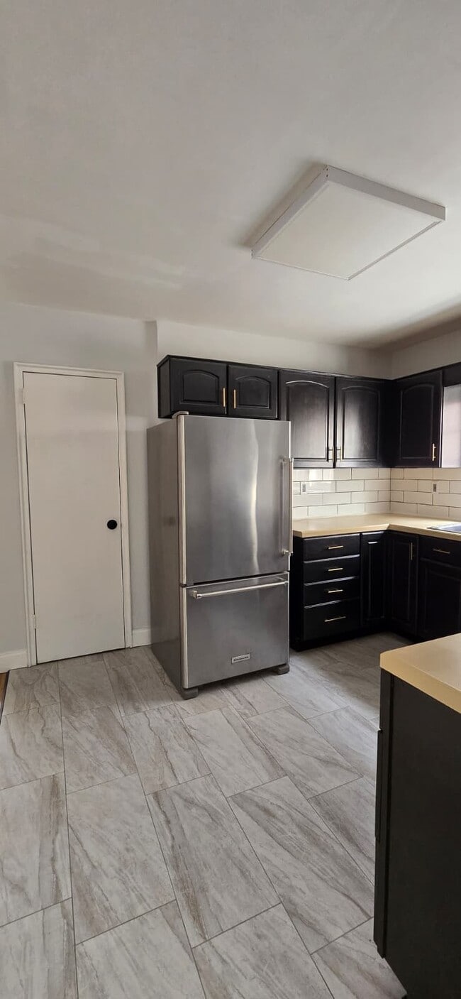 Kitchen - 1042 E 211th St