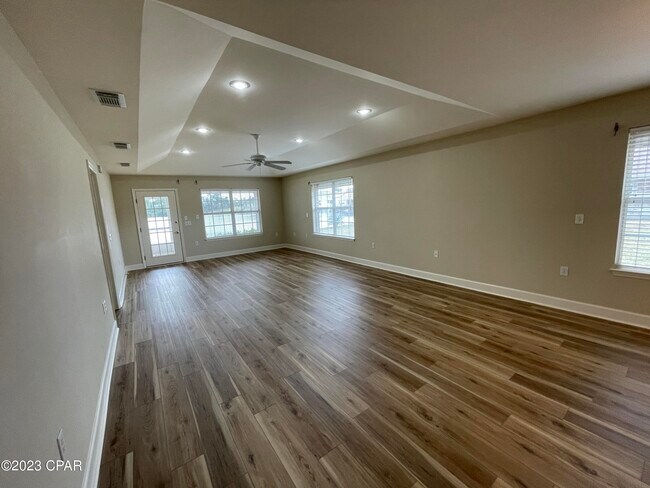 Foto del edificio - 114 Lakeridge Dr