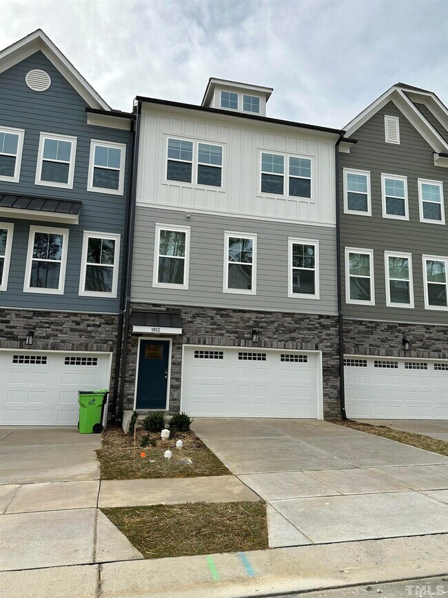 Building Photo - 1852 Fahey Dr
