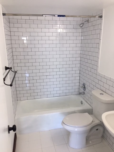 Building Photo - 2201 Brickell Ave