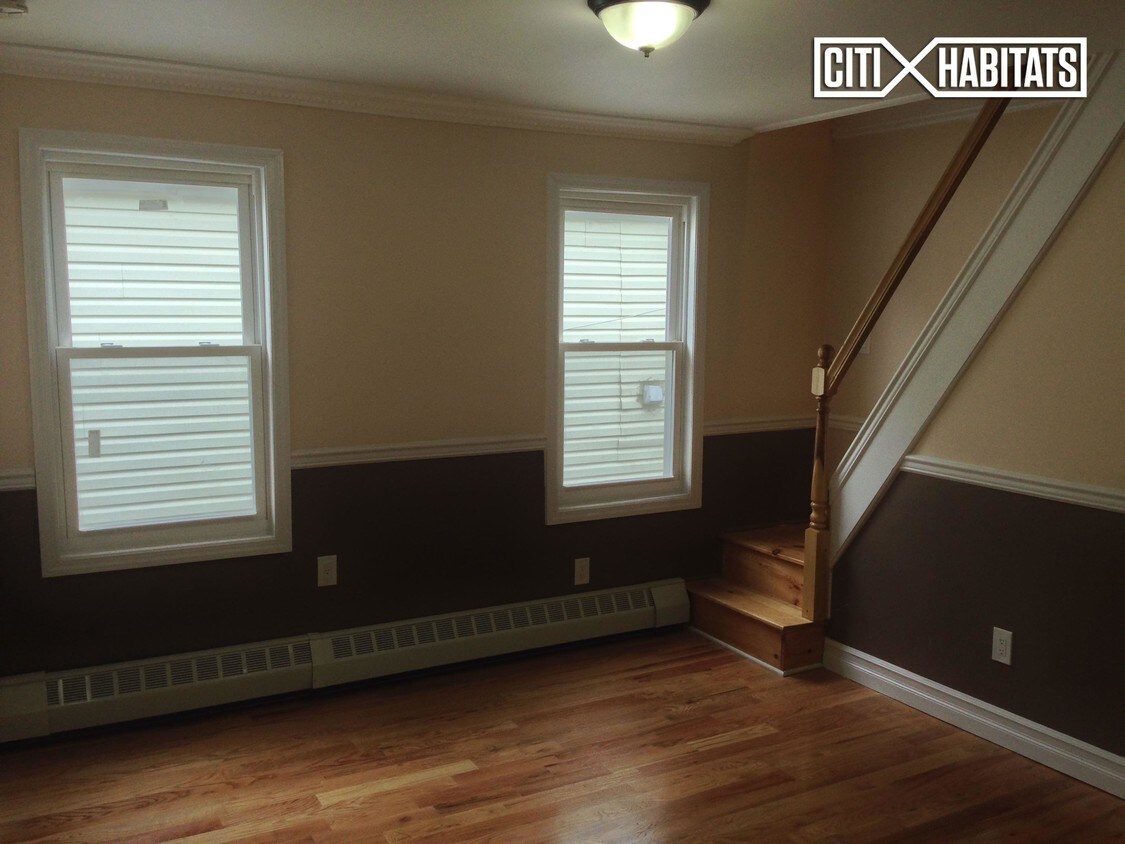 Foto principal - 11543 155th St