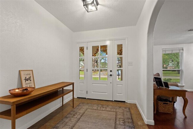 Building Photo - 430 Woodvine Dr