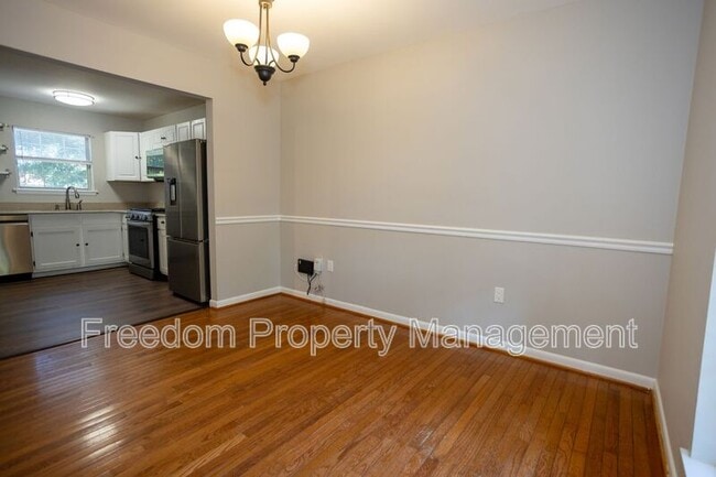 Building Photo - 5685 Roundtree Dr