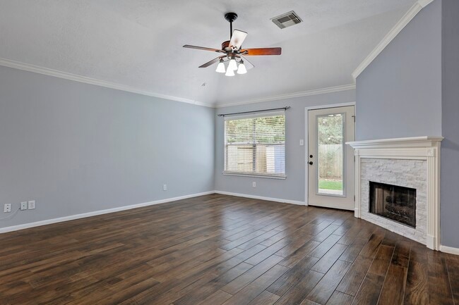 Foto del edificio - 21803 Whispering Forest Dr