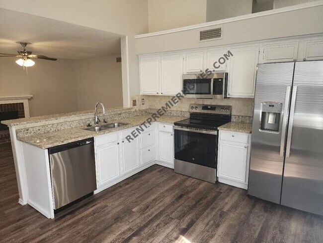 Building Photo - 2713 Sagehill Dr