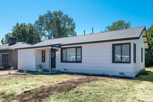 Building Photo - 8805 SE Garden Ln