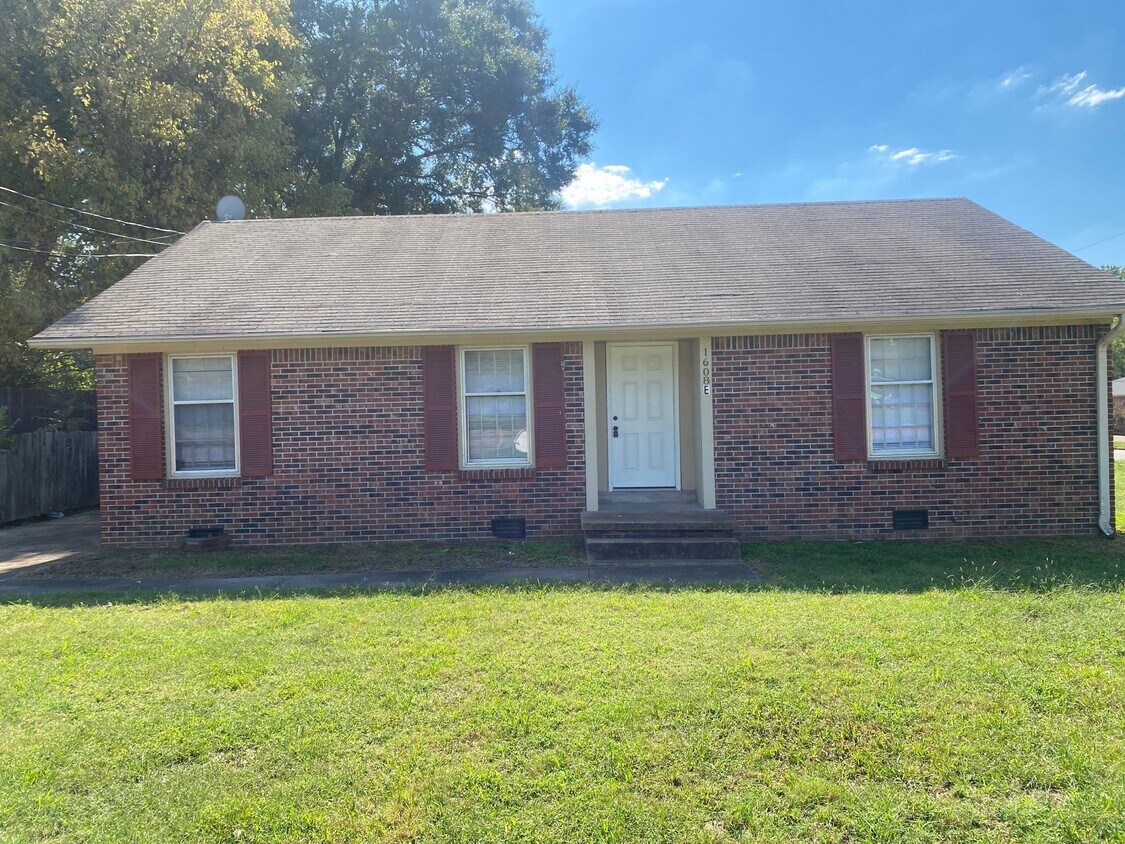 Foto principal - 1608 Hollywood Dr