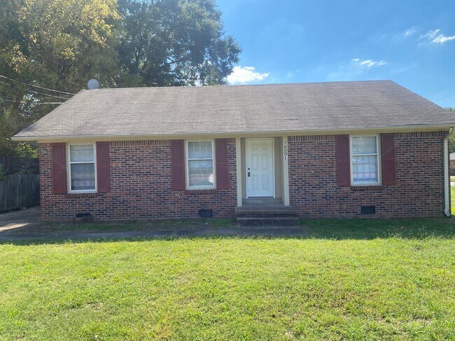 Building Photo - 1608 Hollywood Dr