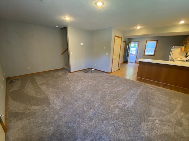 Foto del edificio - Great 2 bedroom 1.5 bathroom  Duplex