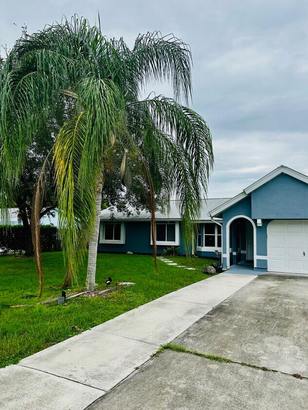 Foto principal - 1974 SE Tiffany Ave