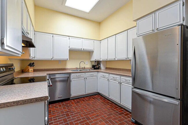 Building Photo - Portsmouth NH