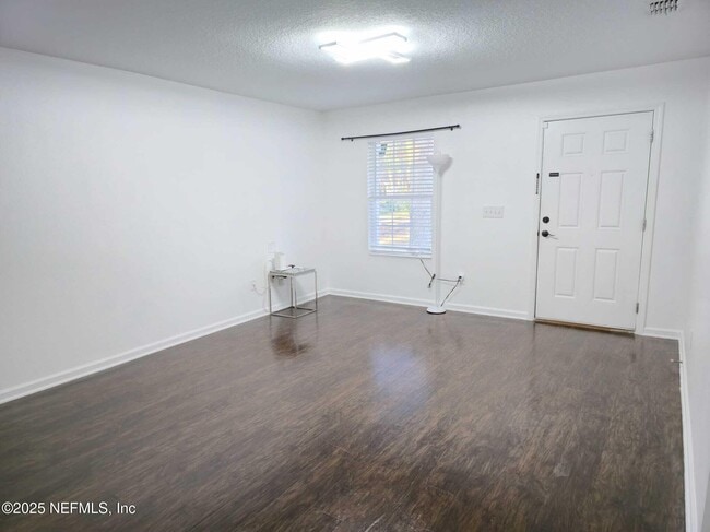 Foto del edificio - 9124 Adams Ave