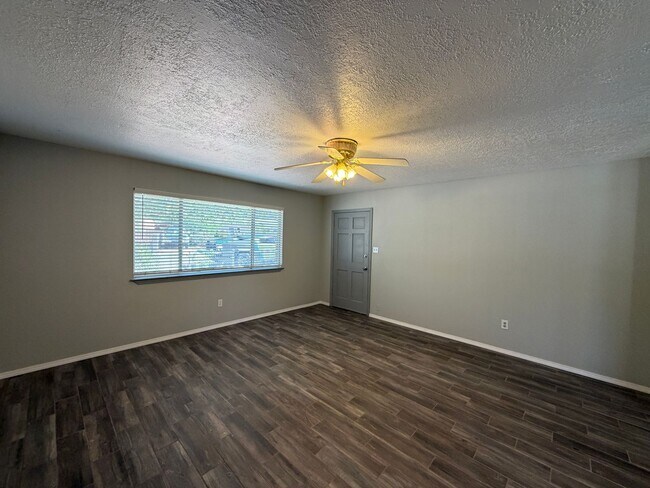 Foto del edificio - 3 Bedroom Single Story Home Available Near 12th St NW & Menaul Blvd NW!