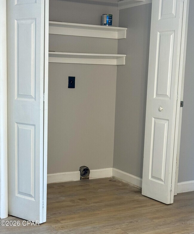 Foto del edificio - 1029 Bradley Cir