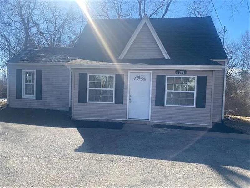 Collinsville Sweet Home F1 House Rental in Collinsville, IL