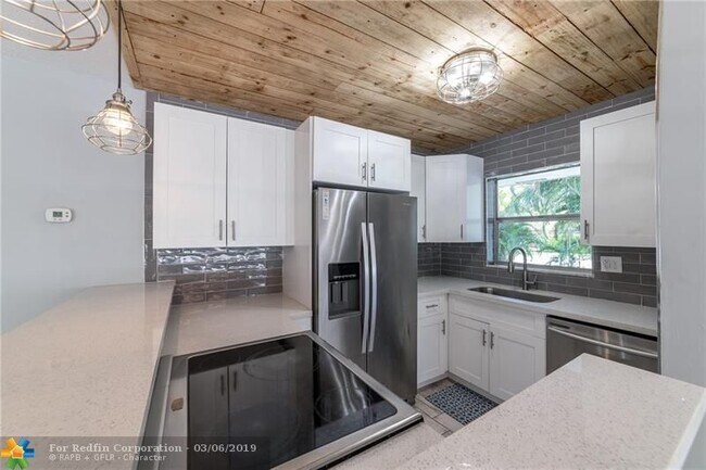 Building Photo - 2026 NE 33rd St