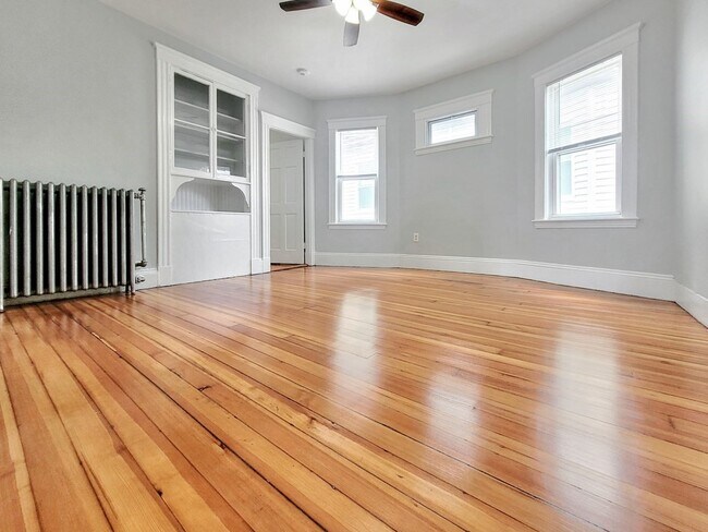 Building Photo - 35 Dunlap St