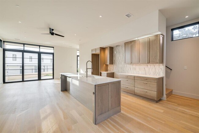 Foto del edificio - 1303 N Dewey Ave