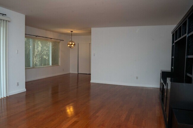 Foto del edificio - A Warm Sherman Oaks Condo