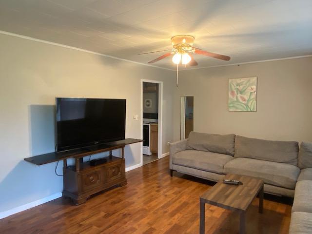 Building Photo - Quiet Neighborhood 3 Bedroom Home with Garage