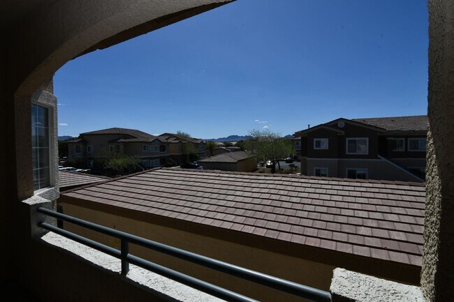 Building Photo - 2 bed/2 full bath, condo WITH GARAGE