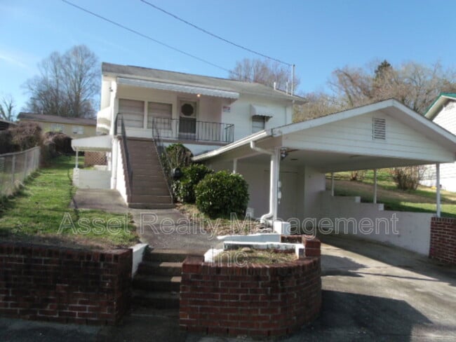 Foto del edificio - 102 Wainwright Rd