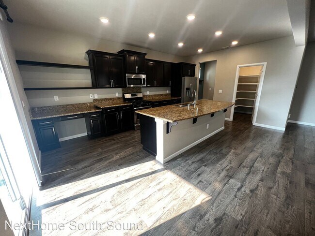 Building Photo - 4 br, 2.5 bath House - 3346 Nova Street NE
