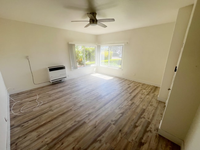 Foto del edificio - 244 Cliff Dr