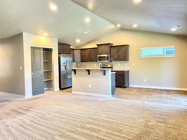 Building Photo - Charming 3-Bedroom, 2-Bath NW Redmond Home