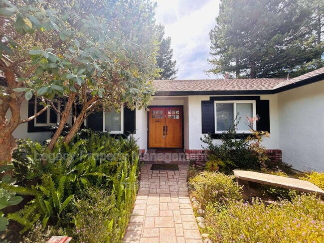 Building Photo - 1163 Gamay Dr