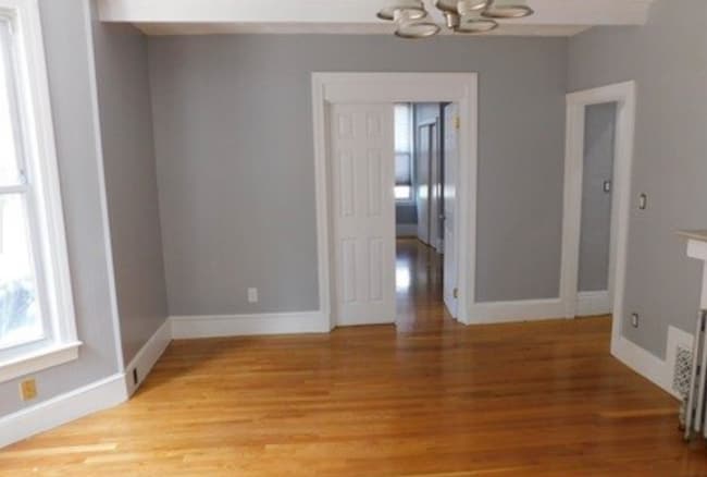 Building Photo - 168 River St