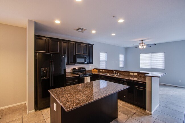 Building Photo - Centennial Hill's 4 Bedroom 2.5 Bath and 2...