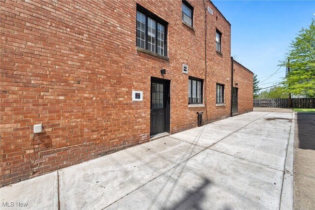 Building Photo - 12900 Madison Ave
