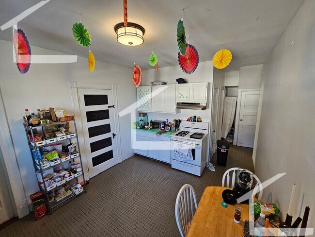 Building Photo - No Brokers Fee, Large  Recently Renovated Unit Steps from BU, Eat-in Kitchen, Deck,