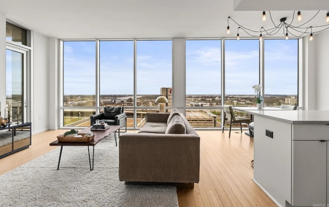 Building Photo - River Market Tower - Unit 1407