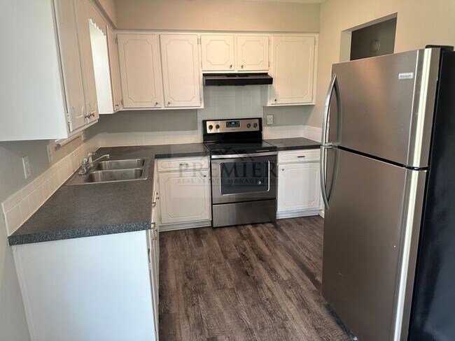 Building Photo - 3 bedroom / 1 bath house 7816 E 103rd Terr...