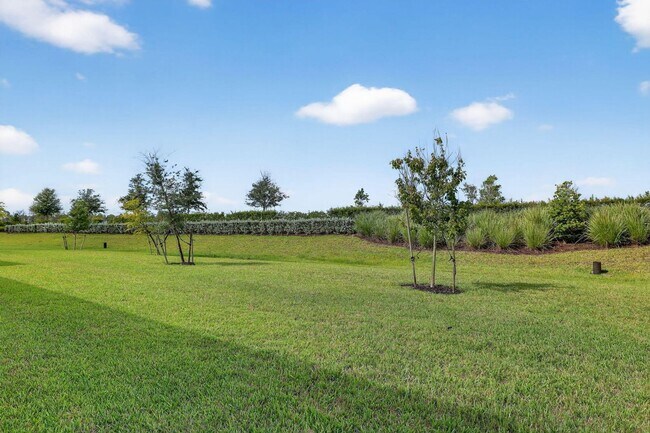 Foto del edificio - New Fully Furnished 4 bed, 2 bath home in newest Port St Lucie Subdivision