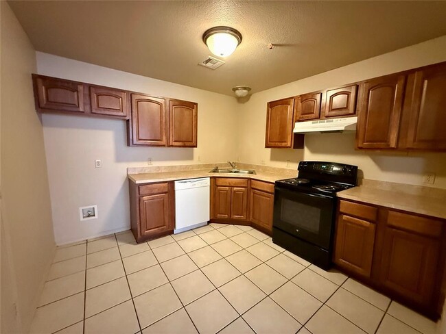 Building Photo - 5 Lombardy Pl