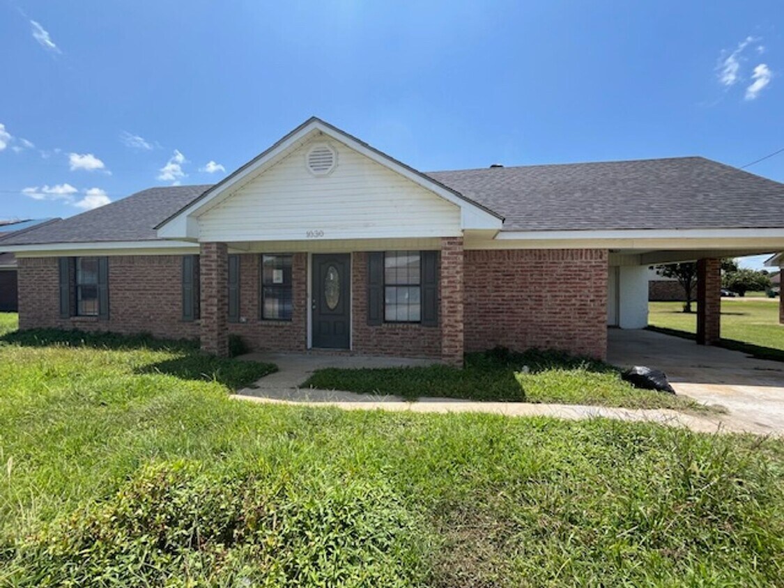 Foto principal - Renovated 3 Bedroom 2 Bath Home for Rent!